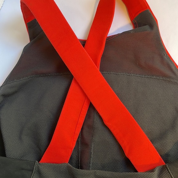 Lululemon spin it to win it tank top. Red and black. Size 8 - Picture 6 of 11